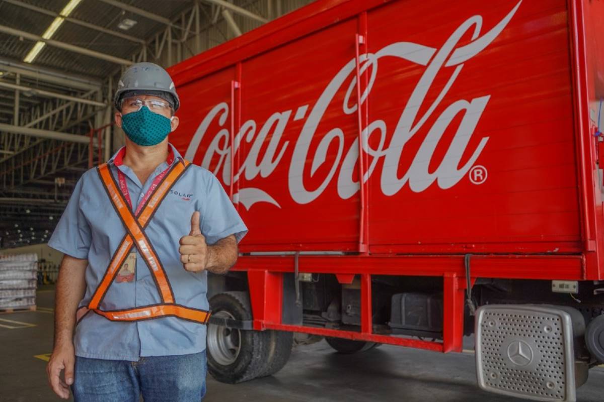 Funcionário que vai trabalhar na Coca Cola