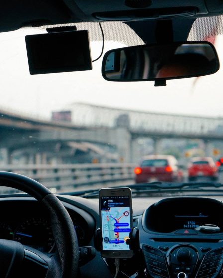 Quanto dá para fazer dirigindo na Uber por dia em 2023